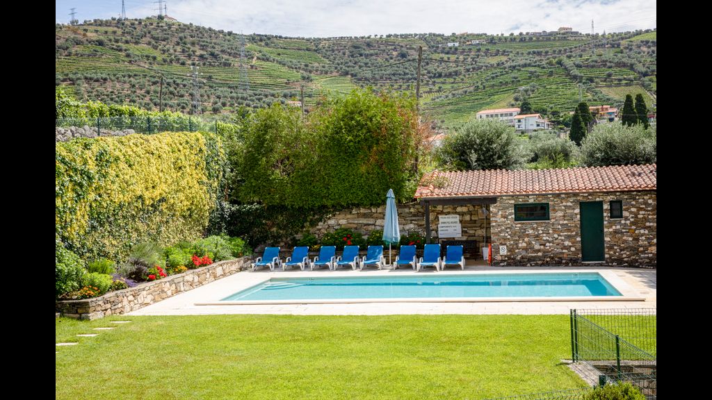 Fonte do Pepes by LovelyStay
