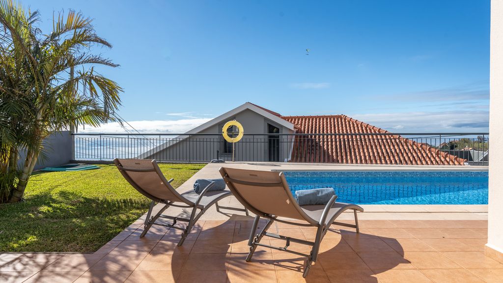 Casa Del Sol by LovelyStay