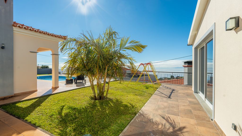 Casa Del Sol by LovelyStay