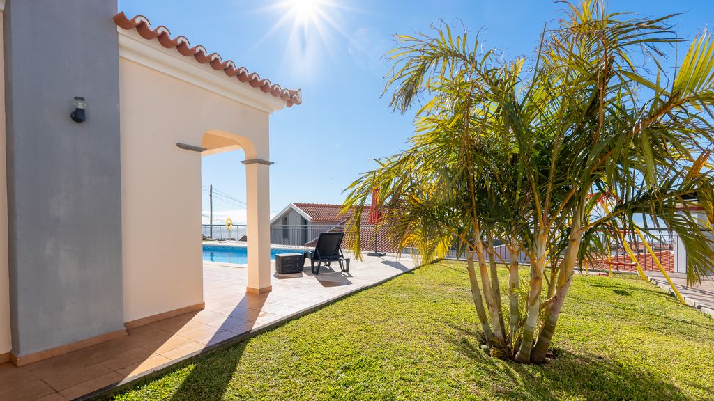 Casa Del Sol by LovelyStay