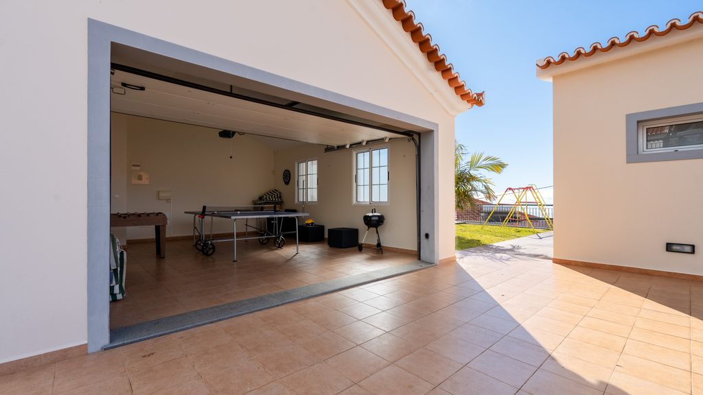 Casa Del Sol by LovelyStay
