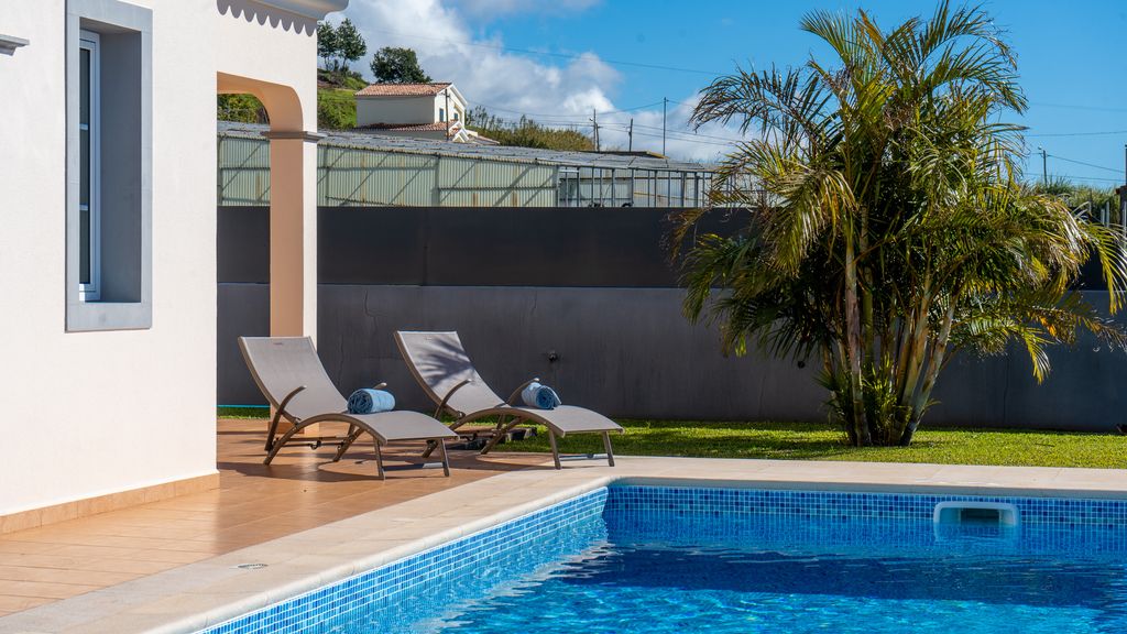 Casa Del Sol by LovelyStay