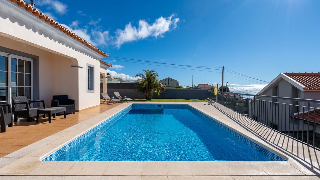 Casa Del Sol by LovelyStay