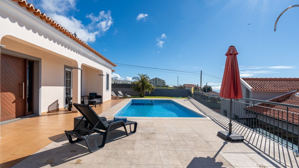 Casa Del Sol by LovelyStay
