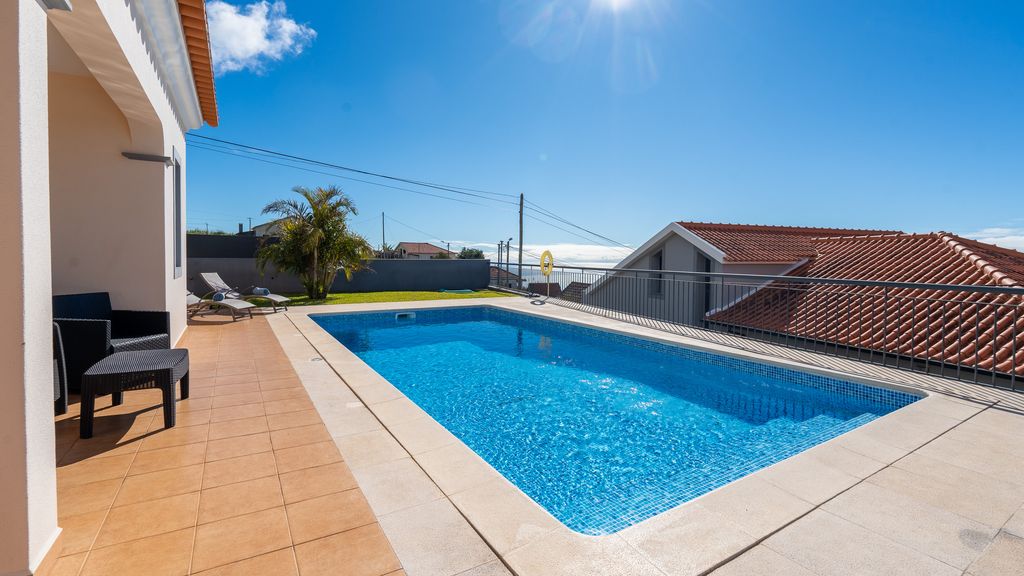 Casa Del Sol by LovelyStay