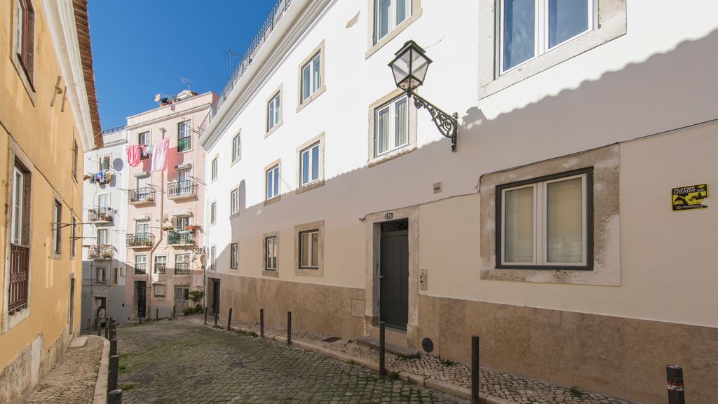Modern Oasis in Bairro Alto by LovelyStay