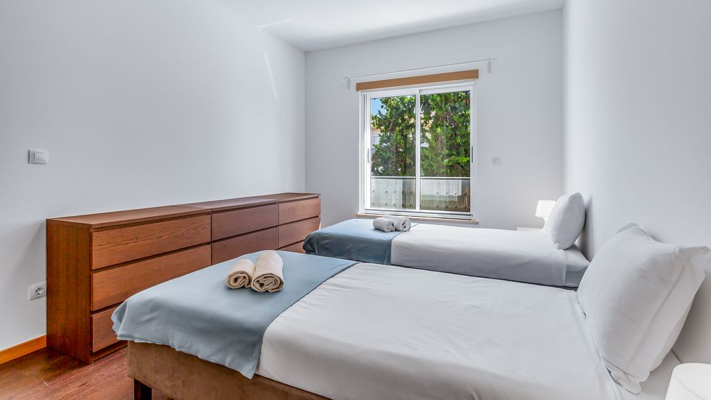 Luminous 2 BDR Apartment W/Pool by LovelyStay