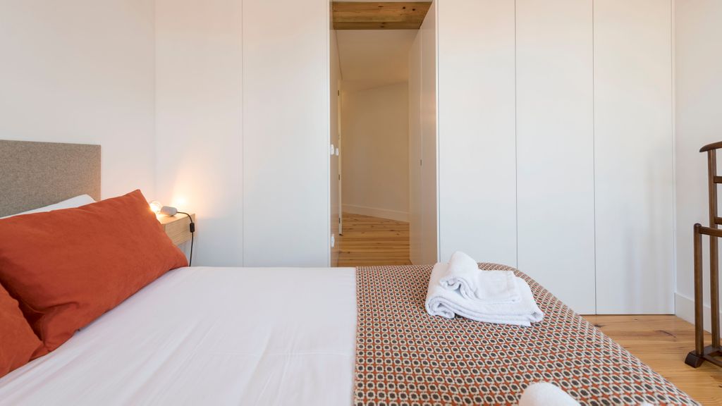 Top floor Balcony Apartment by LovelyStay