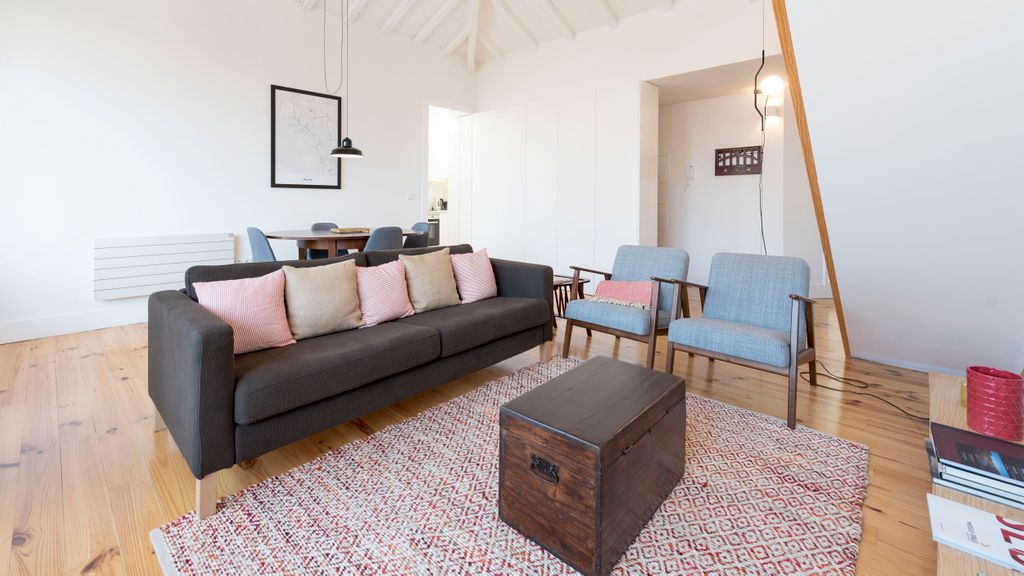 Top floor Balcony Apartment by LovelyStay