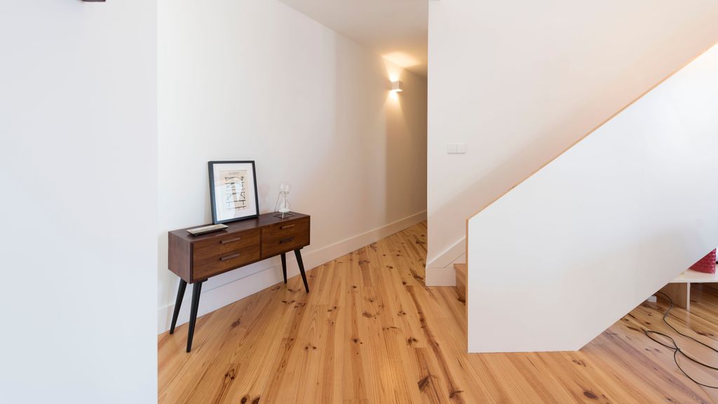 Top floor Balcony Apartment by LovelyStay