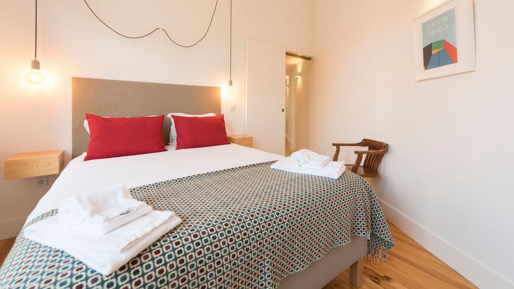 Top floor Balcony Apartment by LovelyStay