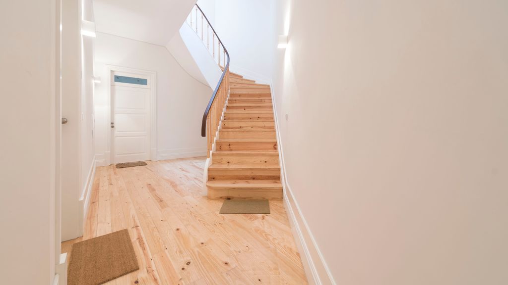 Top floor Balcony Apartment by LovelyStay