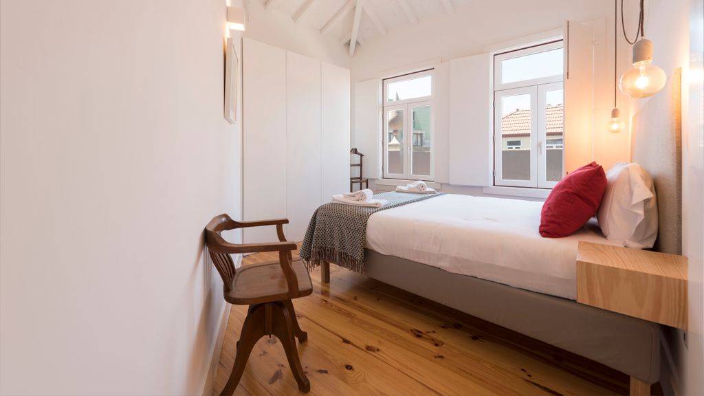 Top floor Balcony Apartment by LovelyStay