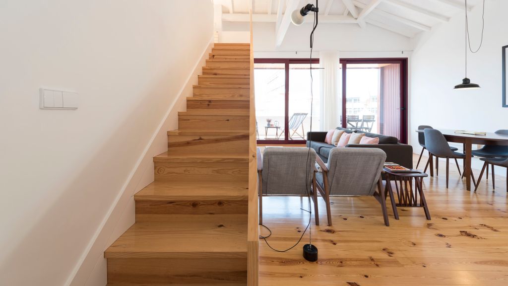 Top floor Balcony Apartment by LovelyStay