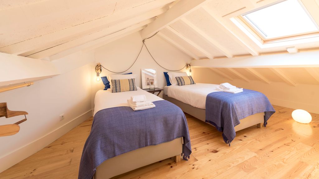 Top floor Balcony Apartment by LovelyStay