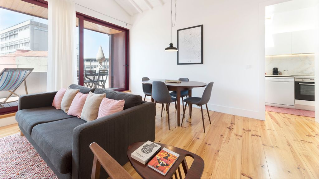 Top floor Balcony Apartment by LovelyStay