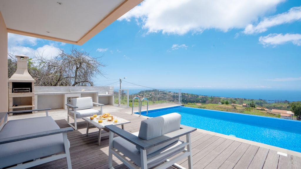 Casa Luz - Stunning Family Home by LovelyStay