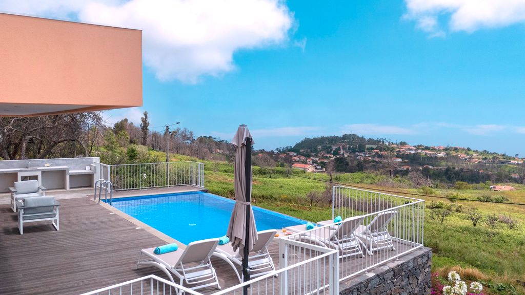 Casa Luz - Stunning Family Home by LovelyStay