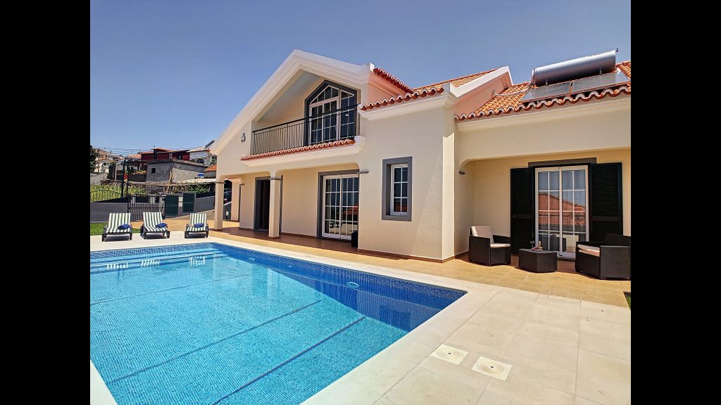 Casa Mes Amis by LovelyStay