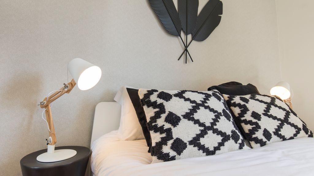 Bonsai Light & Comfort Flat by LovelyStay