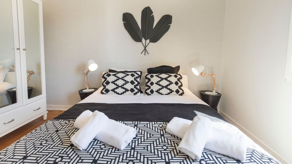 Bonsai Light & Comfort Flat by LovelyStay