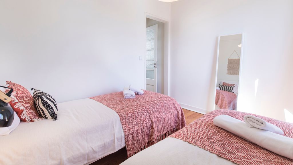 Bonsai Light & Comfort Flat by LovelyStay