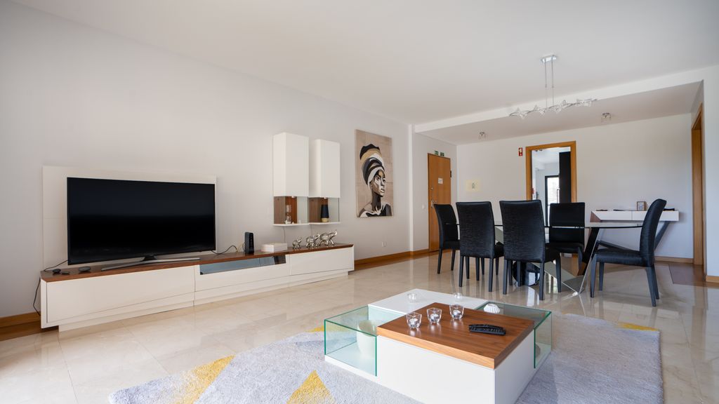 Deluxe Living by LovelyStay