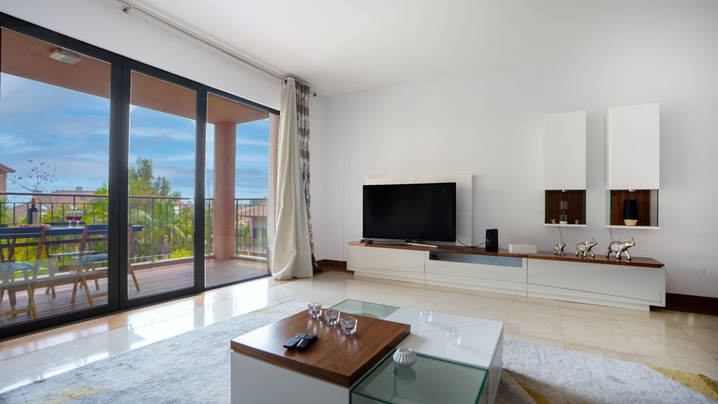 Deluxe Living by LovelyStay