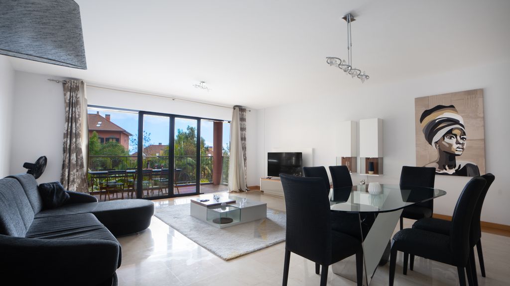 Deluxe Living by LovelyStay