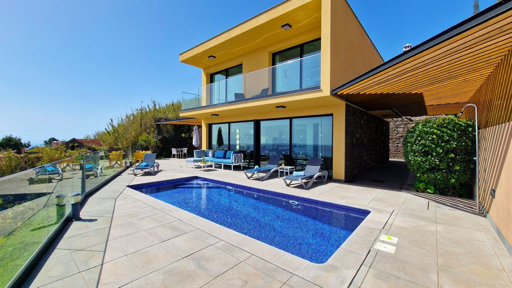 Eden Sun-Modern Luxury Villa with Panoramic View