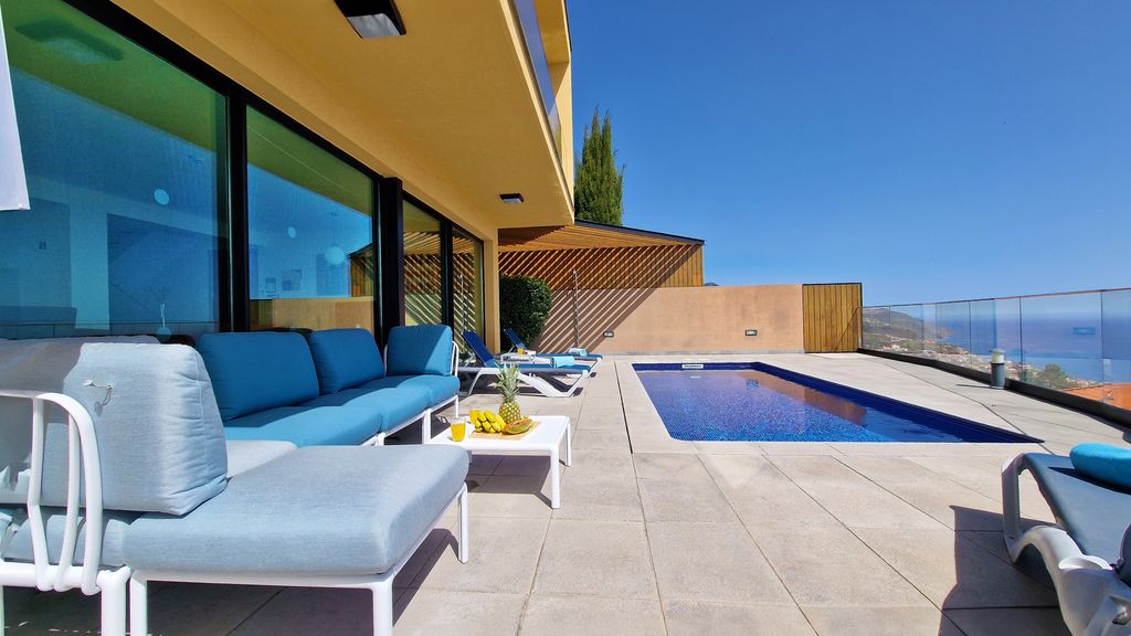 Eden Sun-Modern Luxury Villa with Panoramic View