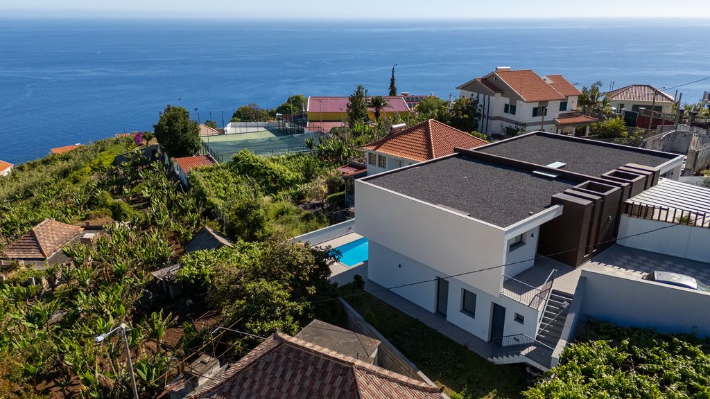 Evoque Villa by LovelyStay