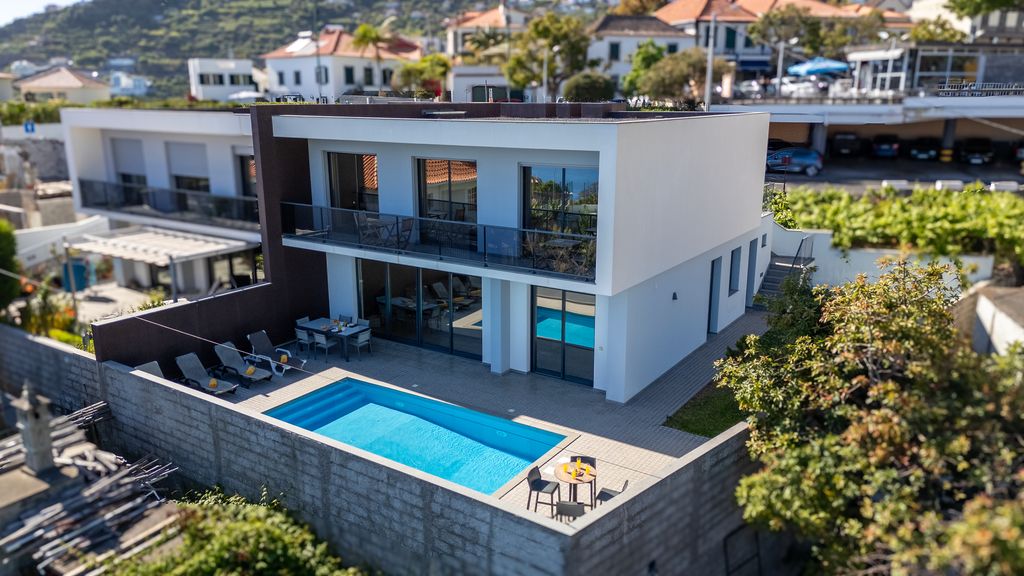 Evoque Villa by LovelyStay