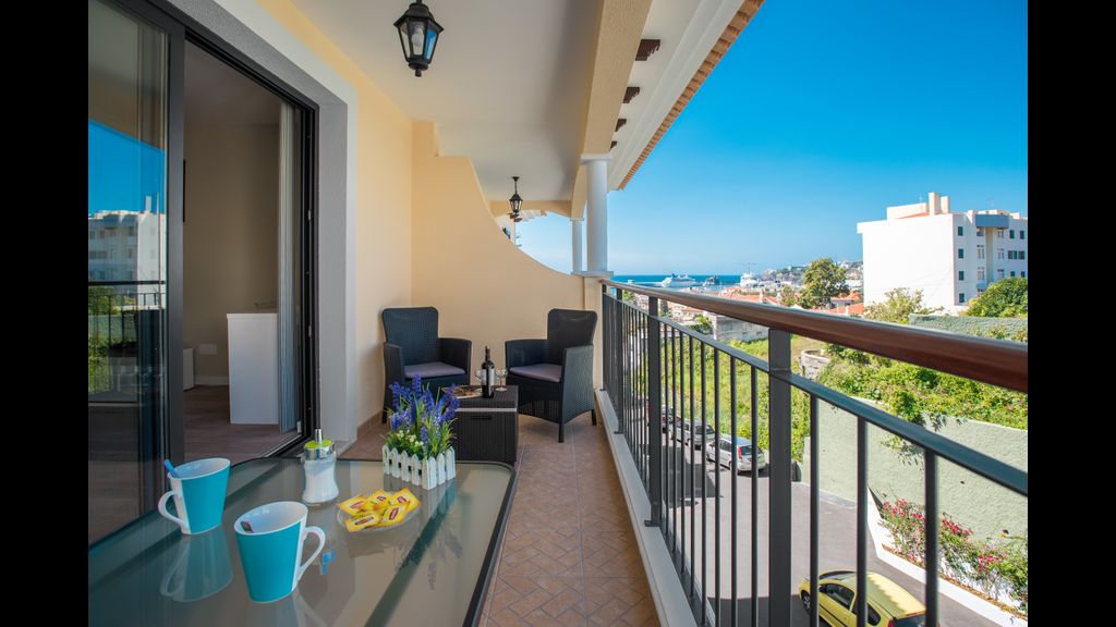 Funchal SilverWood Apartment by LovelyStay