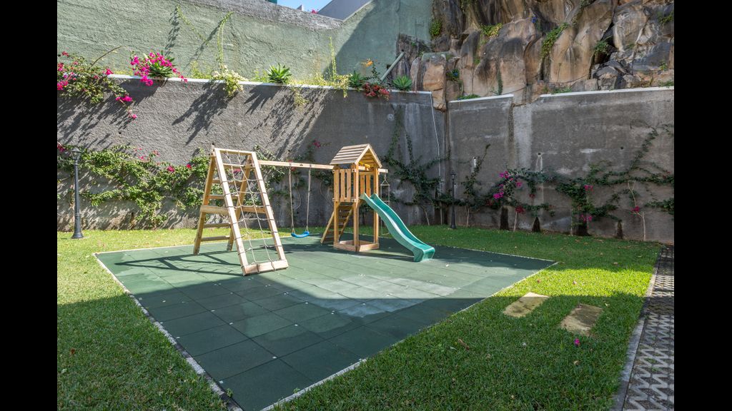 Funchal SilverWood Apartment by LovelyStay