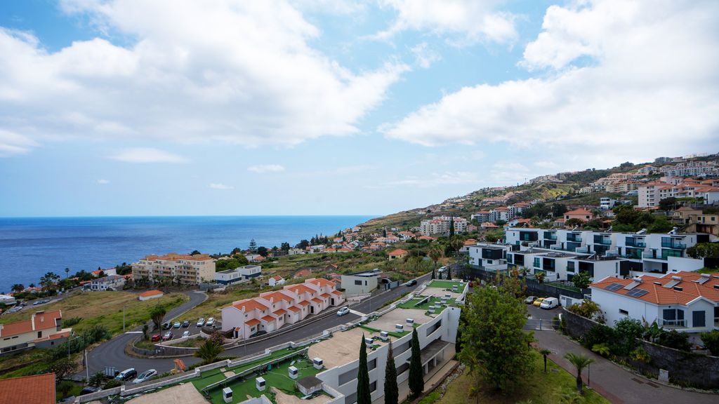 Penthouse Paradisus by LovelyStay