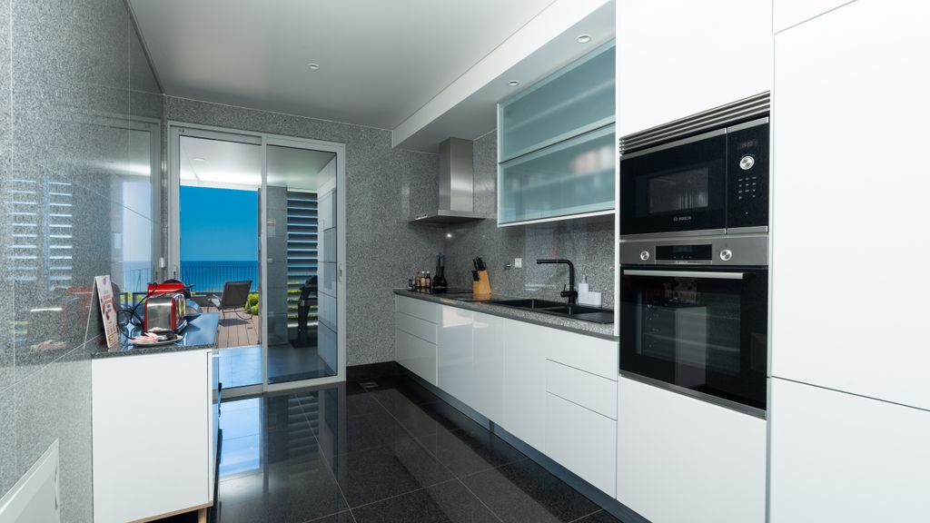 Over the Cliff Apartment by LovelyStay
