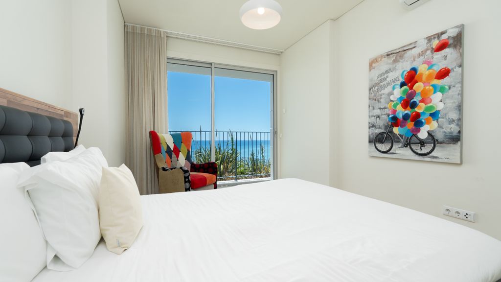 Over the Cliff Apartment by LovelyStay