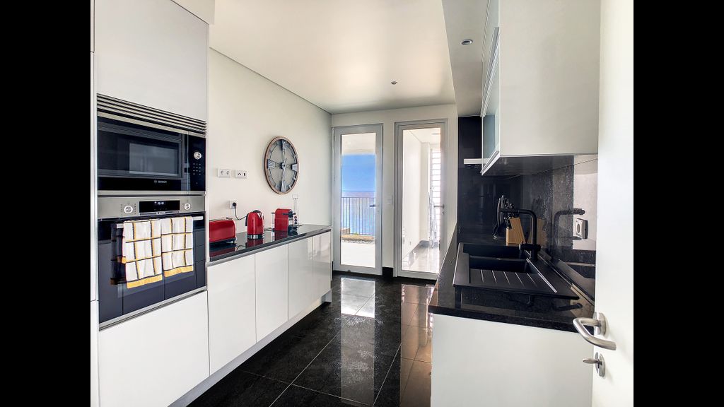The Best Sea View Apartment by LovelyStay