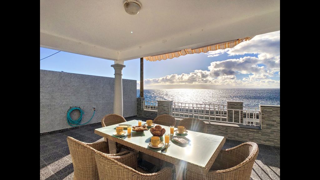 Naya Beach House by LovelyStay