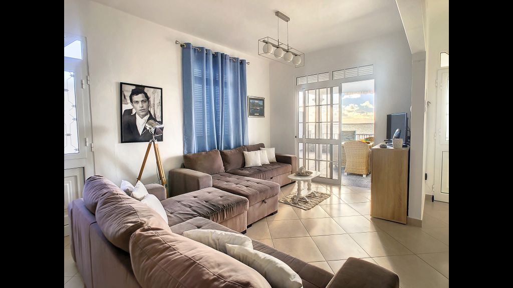 Naya Beach House by LovelyStay