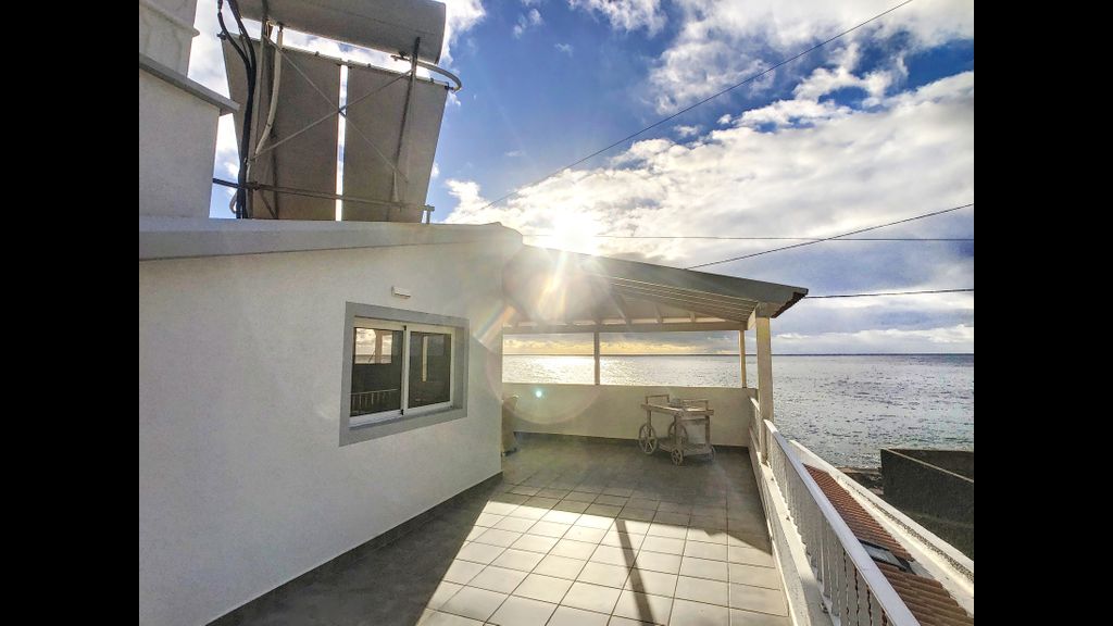 Naya Beach House by LovelyStay
