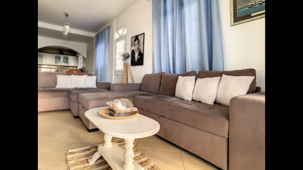 Naya Beach House by LovelyStay