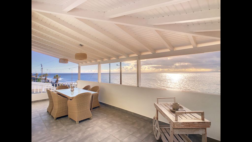 Naya Beach House by LovelyStay