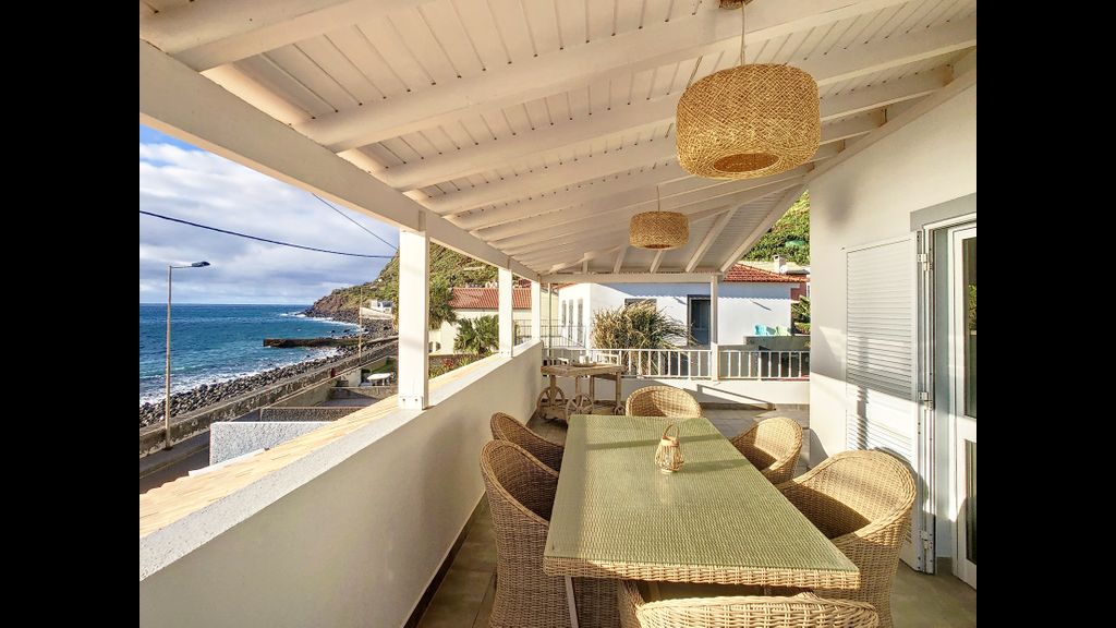Naya Beach House by LovelyStay