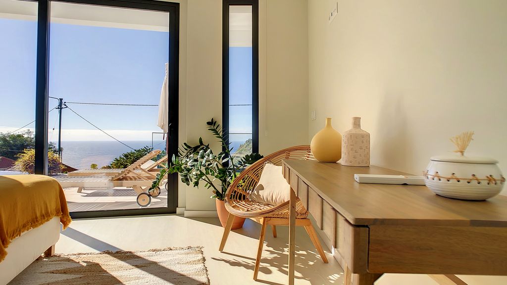 Noah - Private Sunset Hideaway