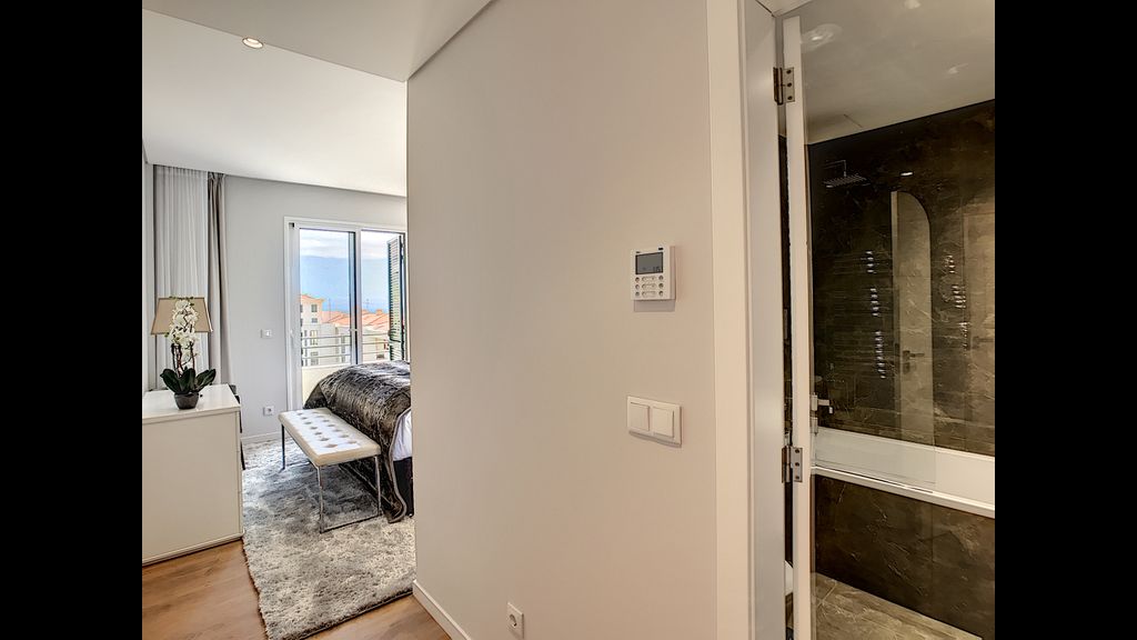 Paradise Apartment by LovelyStay