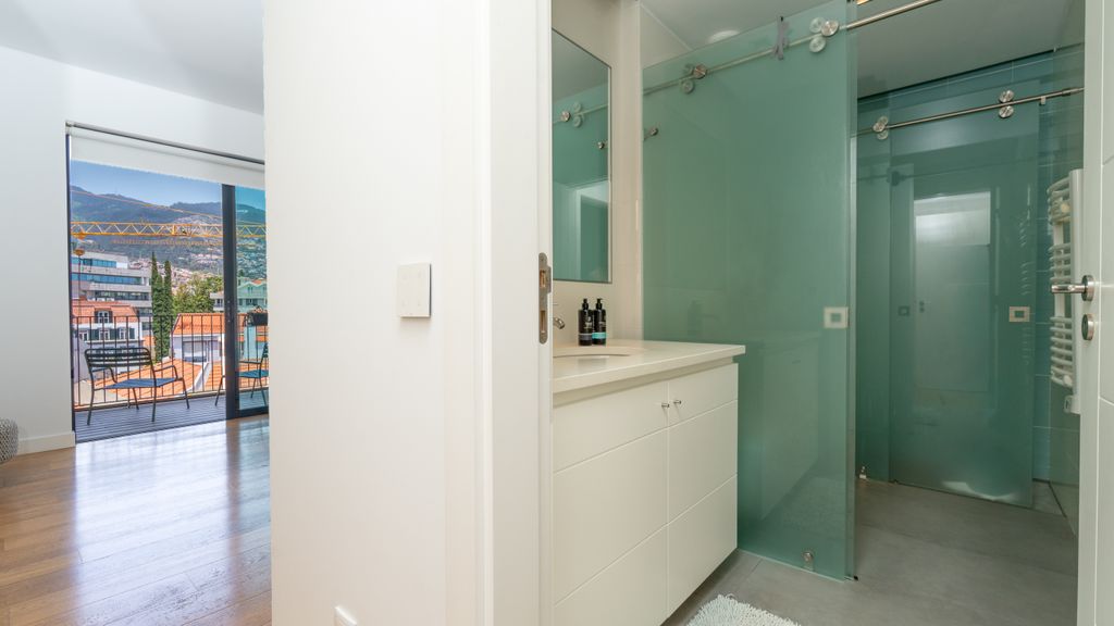 Parkside Marina Vista by LovelyStay