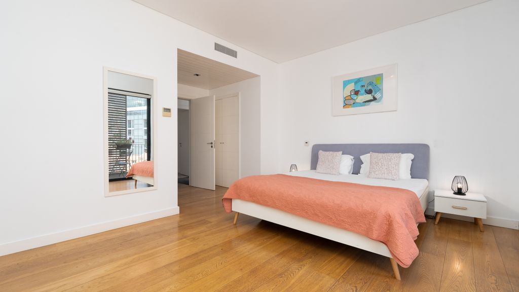 Parkside Marina Vista by LovelyStay