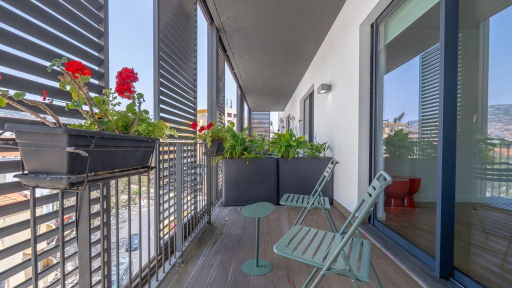 Parkside Marina Vista by LovelyStay